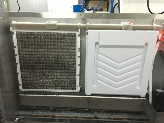 700W आइस क्यूब मेकिंग मशीन कमर्शियल वाटर कूल्ड 90kg / 24h 31