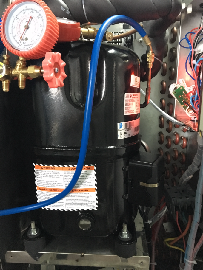 700W आइस क्यूब मेकिंग मशीन कमर्शियल वाटर कूल्ड 90kg / 24h 34